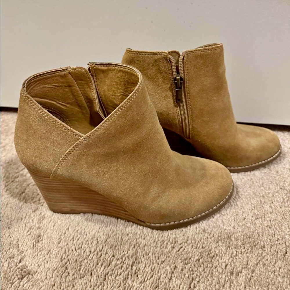 Lucky Brand Yakeena wedge suede ankle bootie 7 tan Y2K Boho Western Rockabilly